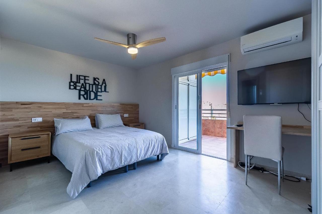 Vistas Azules -- Remodeled, Large Terrace, Spectacular Ocean Views And Beach Level Access Torremolinos Extérieur photo